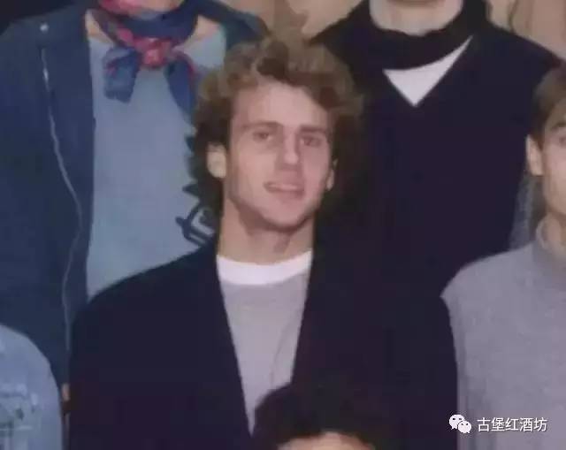 萄酒面对镜头总统淡定盲品精彩不容错过！！！CQ9电子平台入口法国新总统马克龙解读葡(图2)